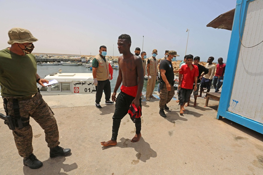 دعم_خفر_السواحل_في_تونس_وليبيا_لاعتراض_المهاجرين_يثير_انتقادات_متزايدة_لإيطاليا_وأوروبا_الصورة_من_أ.ف.ب.jpg