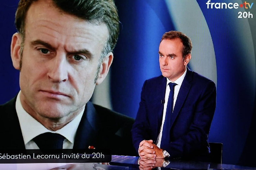 ماكرون ملف.png