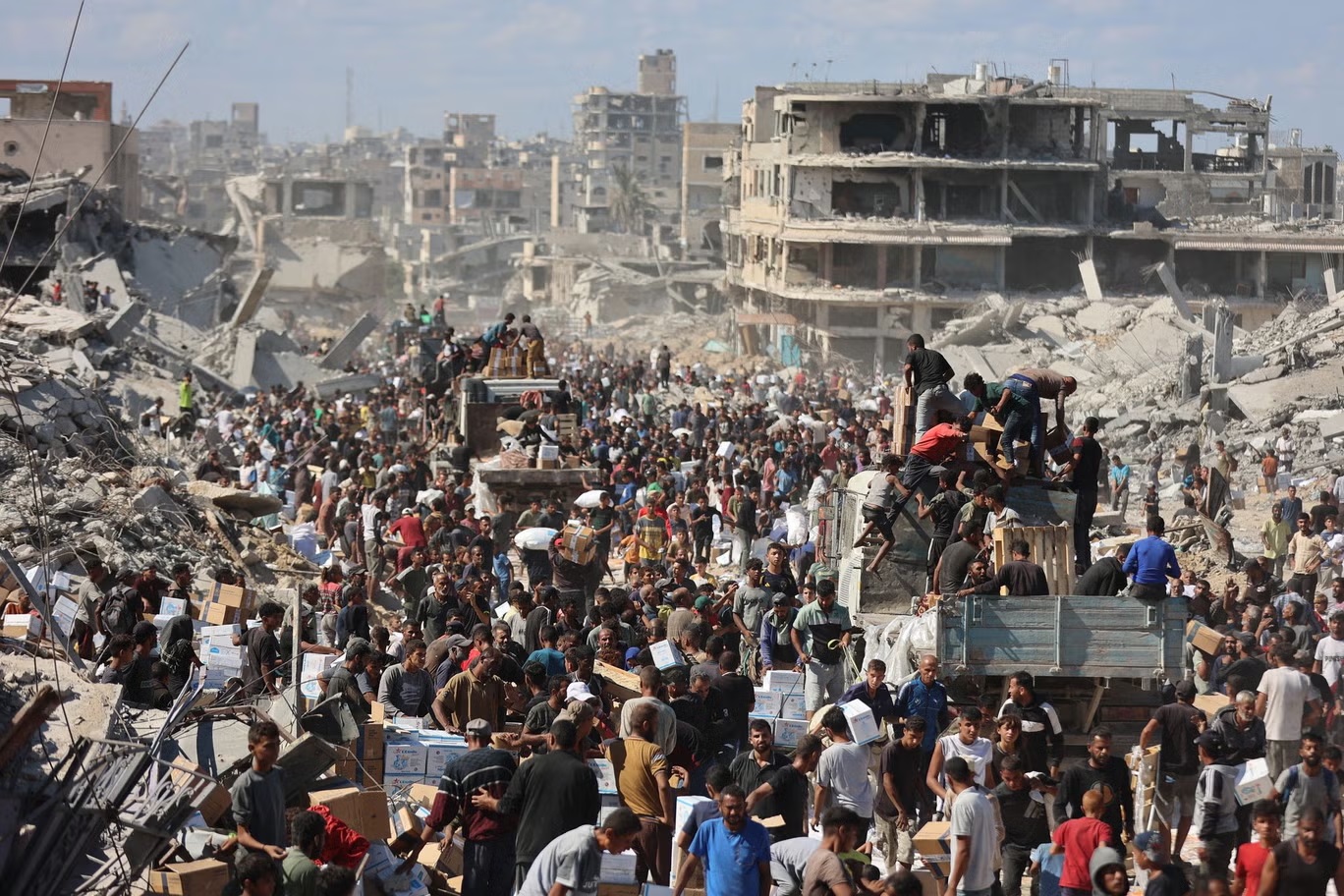 منظمات دولية تعاود توزيع المساعدات في قطاع غزة (أ ف ب عبر غيتي) 