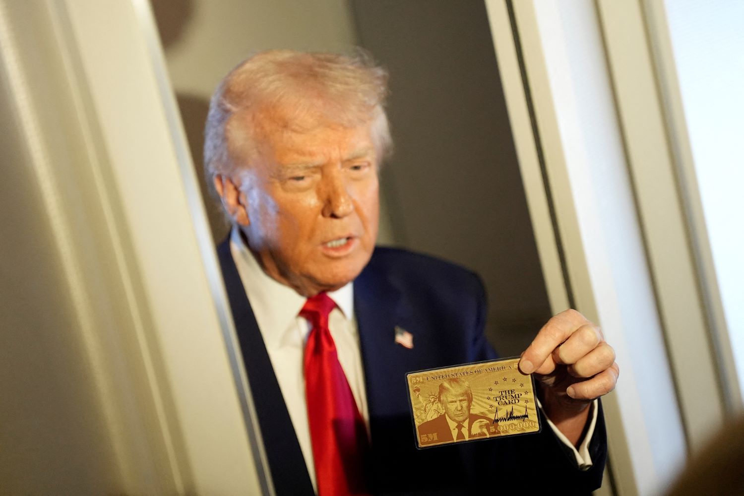 Trump dollar رويترز 2.jpg