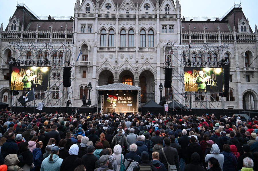 AFP__20251005__77RU2T3__v1__HighRes__HungaryPoliticsDemonstration.jpg