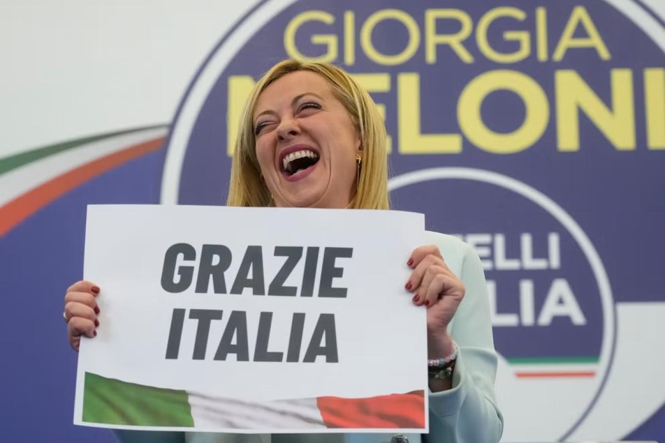 جورجيا ميلوني تشكر الناخبين في مؤتمر صحافي عقد في مقر حزبها في روما يوم الإثنين (أ ب).jpg