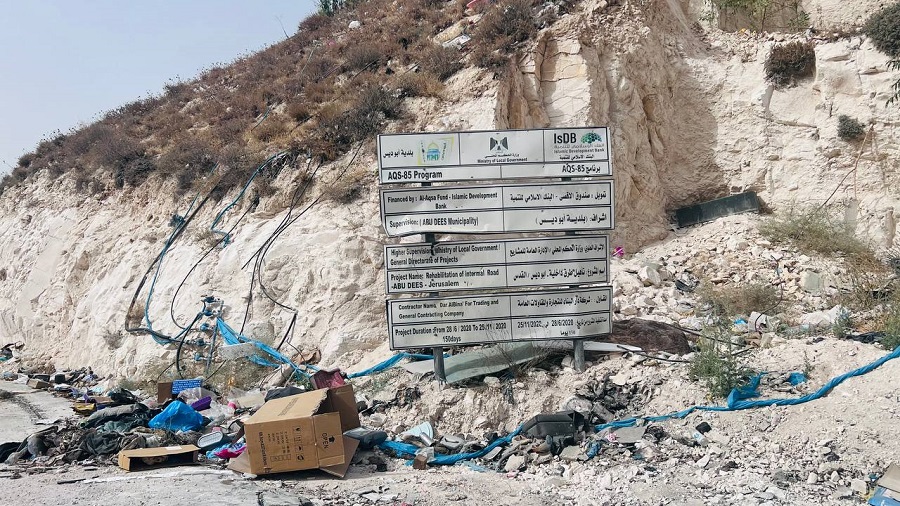 نفايات في كل مكان.jpg