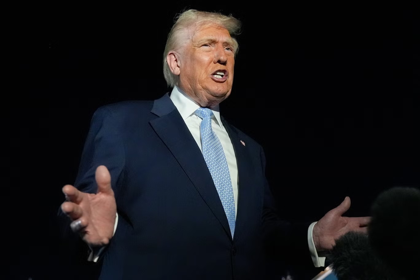 التبرير الذي قدمه ترمب لقصف قوارب فنزويلية ارتكز على الادعاء بأن كاراكاس تغرق الولايات المتحدة بمخدر "الفنتانيل" (أ ب)