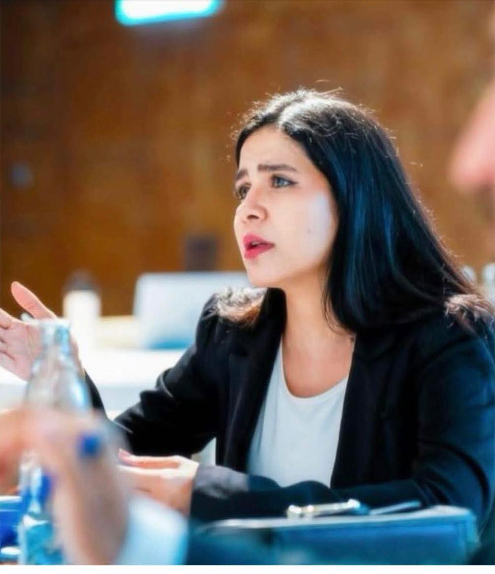 جدل ملتهب في اليمن بعد اتهامات دينية تطاول مذيعة شابة