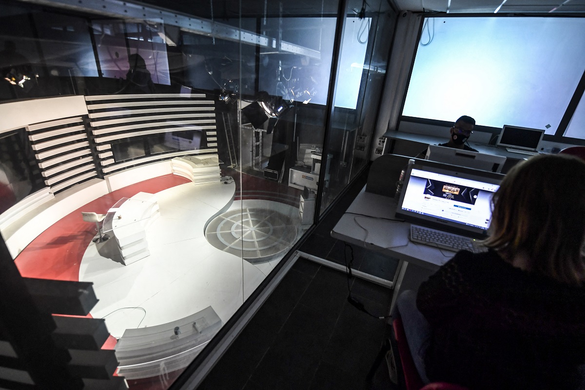 من الإعلام إلى الإعلان... تراجع محطات التلفزيون في تونس