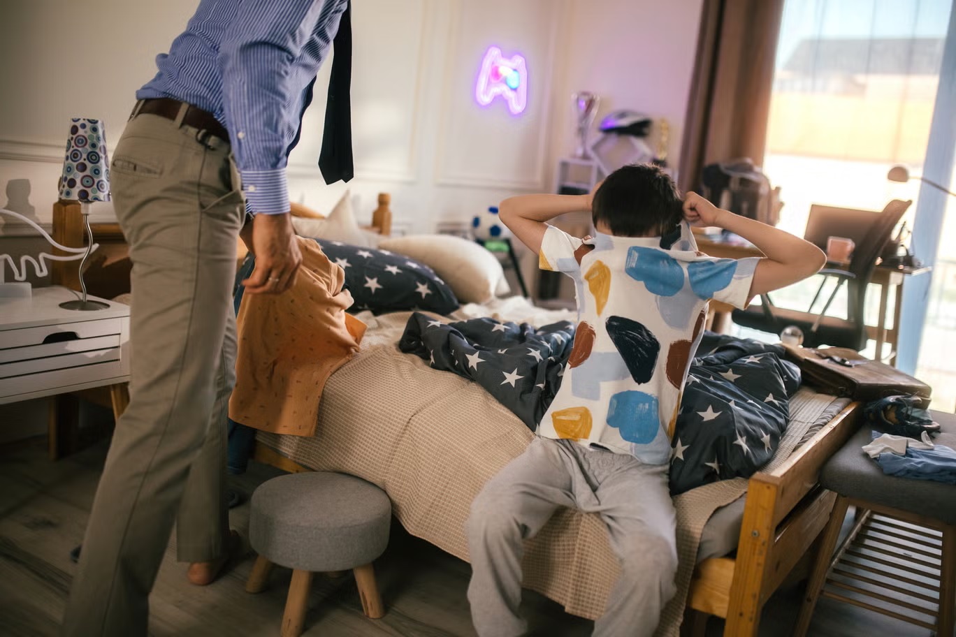 عندما تغيب الحدود الواضحة بين مساحات النوم وتناول الطعام والاسترخاء سرعان ما يصبح المكان كله خانقاً ومقيداً (غيتي/أيستوك)