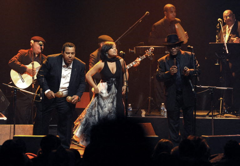 AFP__20101201__Par3635342__v1004__MidRes__FranceCubaMusicConcertCompaySegundo.jpg