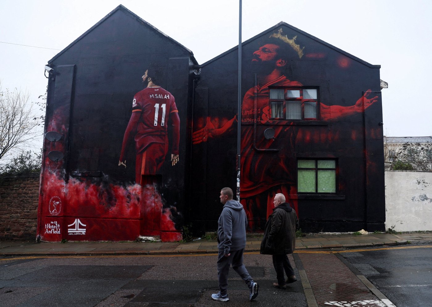 في كل مكان (مواقع التواصل).jpg