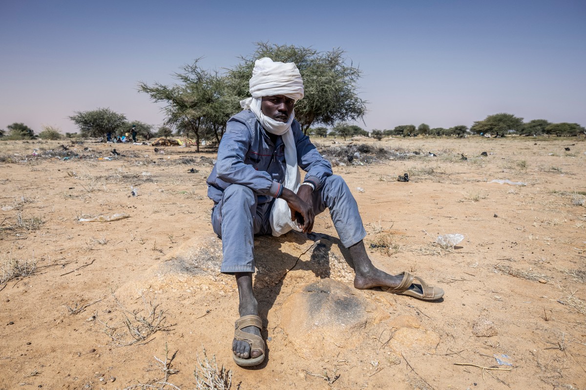 A Sudanese refugee sit in the registration area at Oure Cassoni camp in Chad on November 13, 2025..jpg