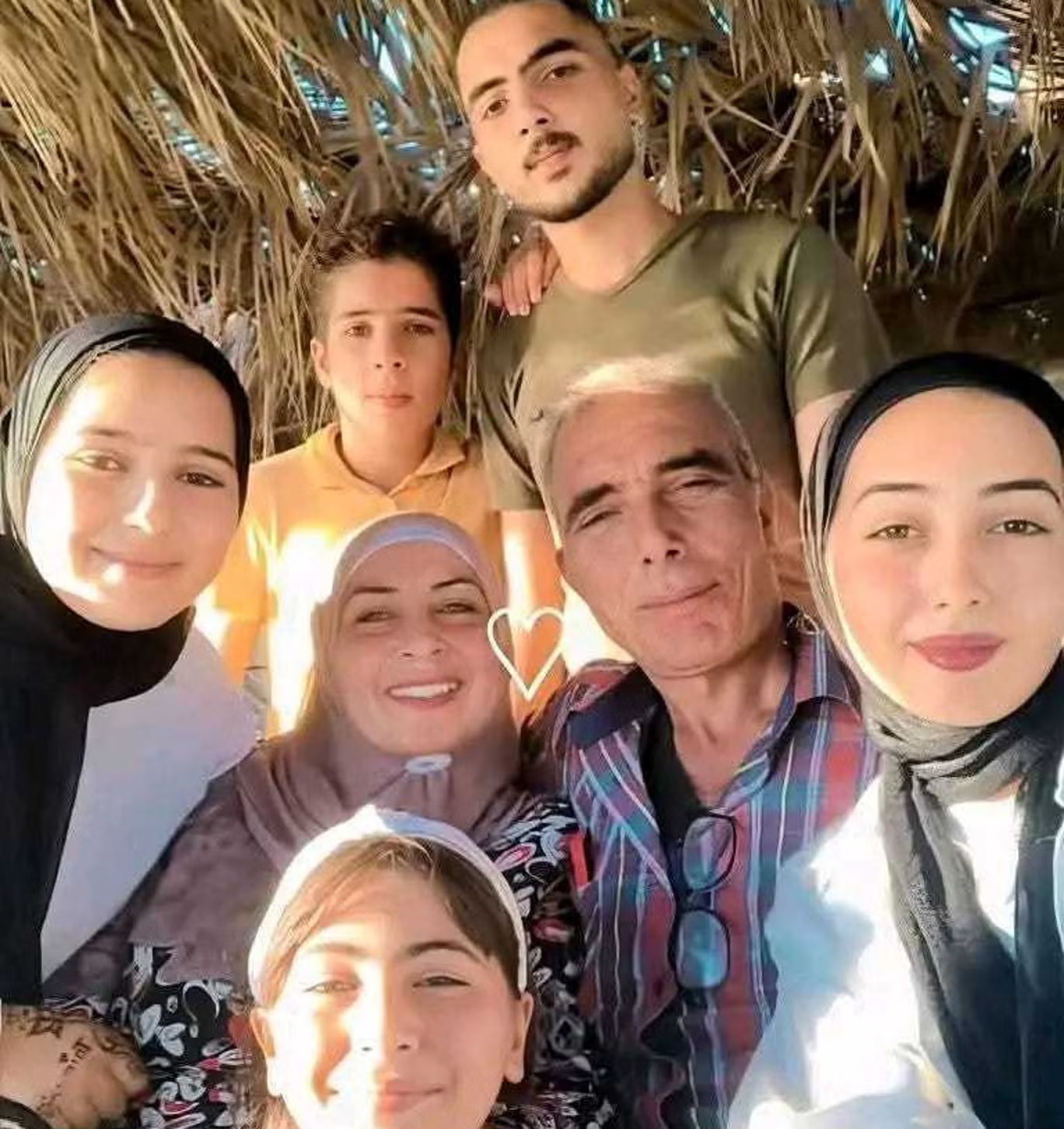 بتول، ابنة الـ19 سنة، هي الناجية الوحيدة من الهجمات على منازل عائلة أبو شاويش (إلى يمين الصورة) (عماد أبو شاويش)