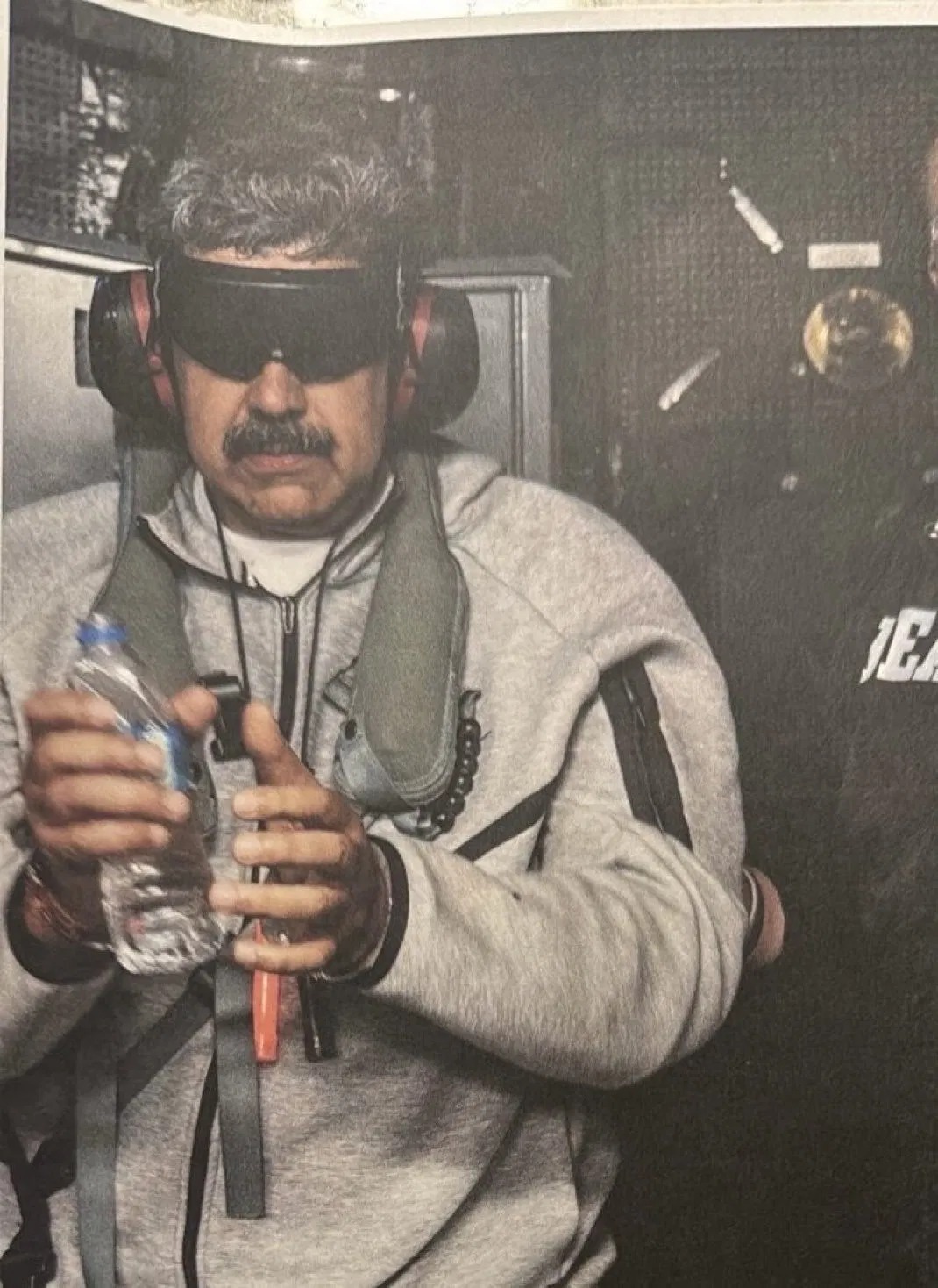 ترمب ينشر صورة لنيكولاس مادورو بعد اعتقاله (وكالات)