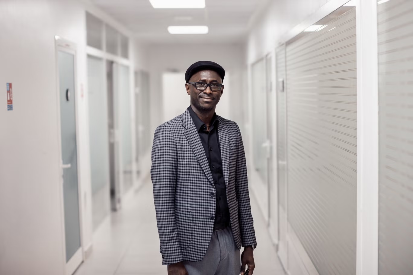 الدكتور بوبكار ديالو التحق بالعمل في معهد باستور بعدما خاض جهود مكافحة "إيبولا" في غينيا وجمهورية الكونغو الديمقراطية (فنسنت بيكر/ الصندوق العالمي)