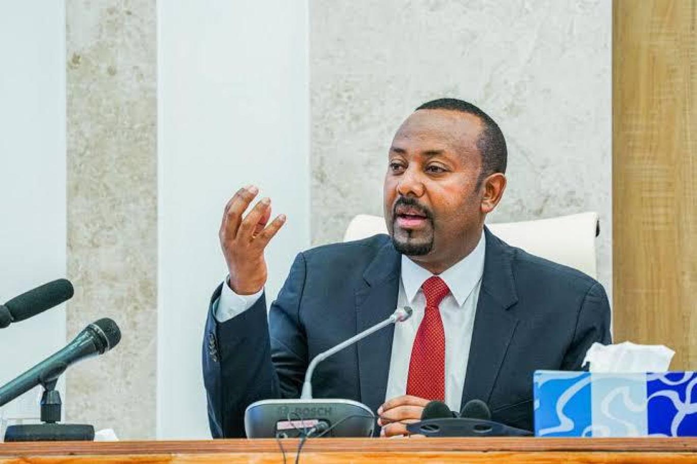 انتقد آبي أحمد مواقف بعض دول الجوار التي حذرت إثيوبيا من التورط في حرب (موقع البرلمان الإثيوبي).jpg