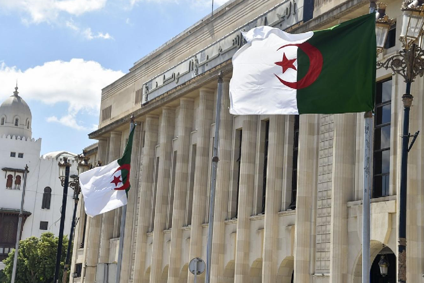 مشروع قانون الأحزاب يفتح باب التجاذبات السياسية في الجزائر