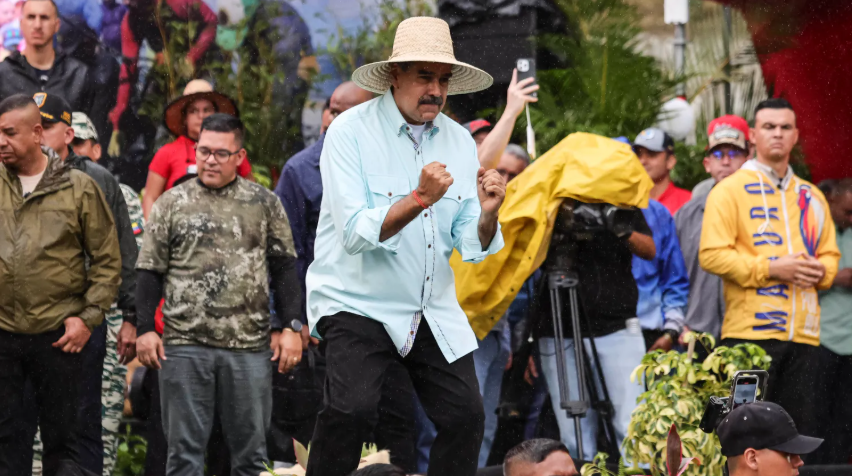 يرقص على المسرح قبل اعتقاله (غيتي).png