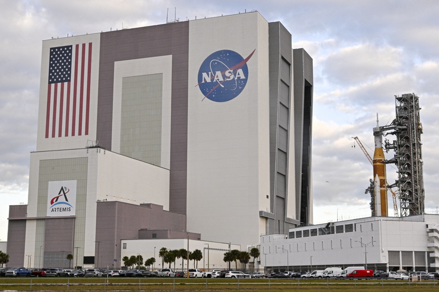 AFP__20260117__932P63E__v1__HighRes__RollOutForArtemisIiCrewedMissionAroundTheMoon.jpg