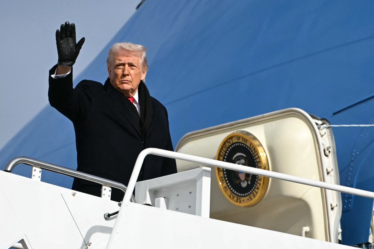AFP__20260116__92Z34YB__v1__MidRes__UsPresidentDonaldTrumpTravelsToFloridaForTheWeek.jpg
