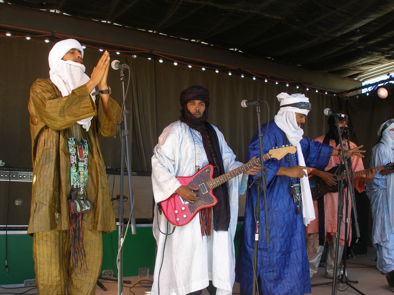 Tinariwen-2.jpg