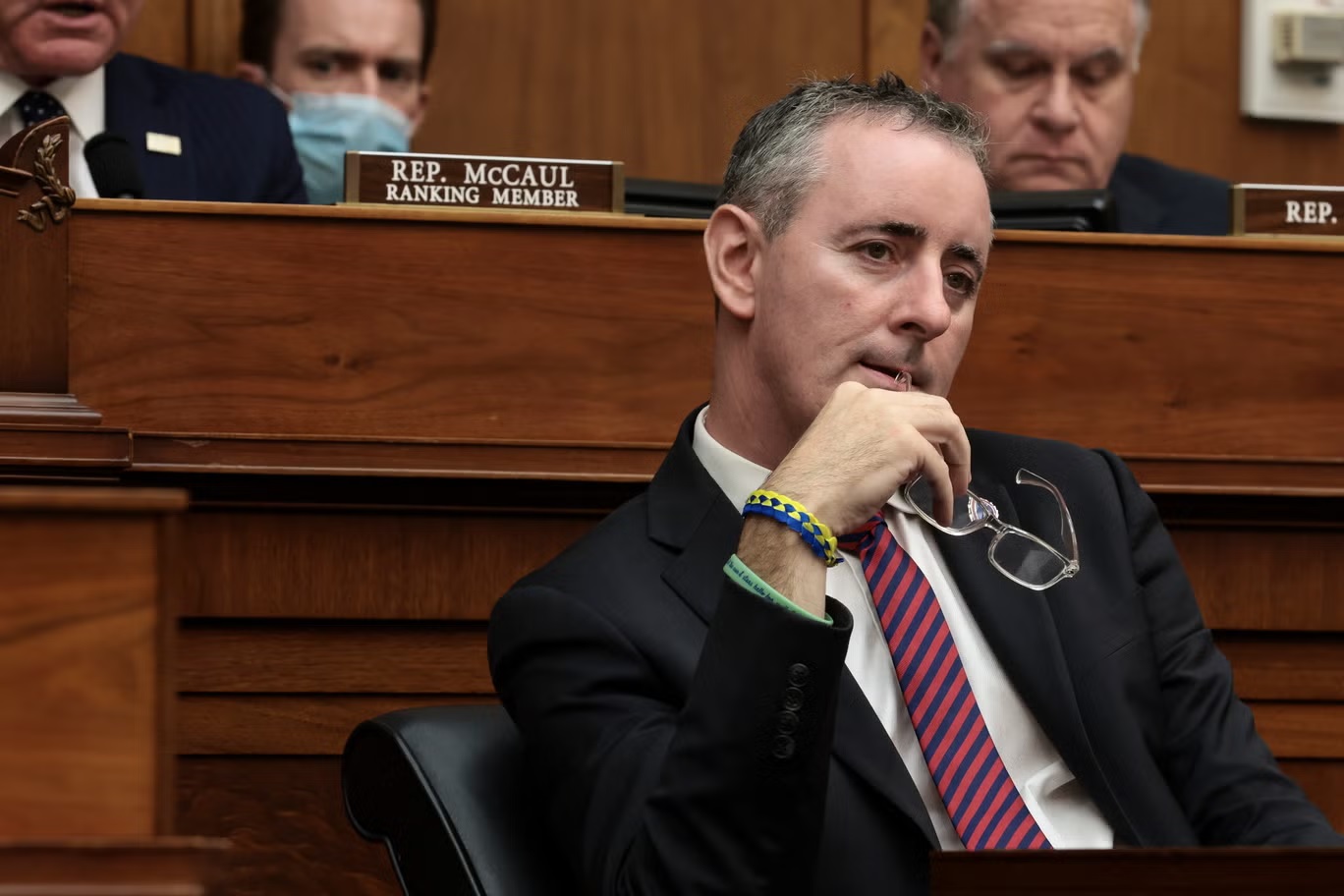 النائب براين فيتزباتريك (جمهوري من بنسلفانيا) يمتلك ورقة رابحة تجنبه تدقيق ترمب، كونه يواصل تحقيق الفوز في إحدى الدوائر المحسوبة على الديمقراطيين (غيتي)