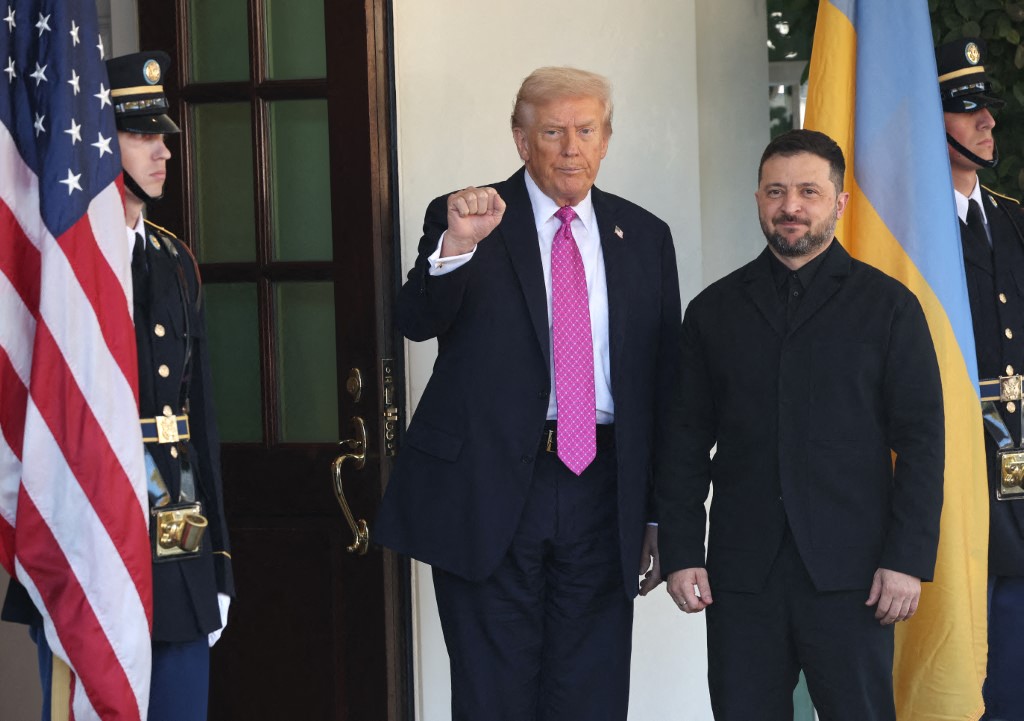 AFP__20251017__2241656779__v4__MidRes__TrumpMeetsWithUkrainianPresidentZelenskyAtThe.jpg