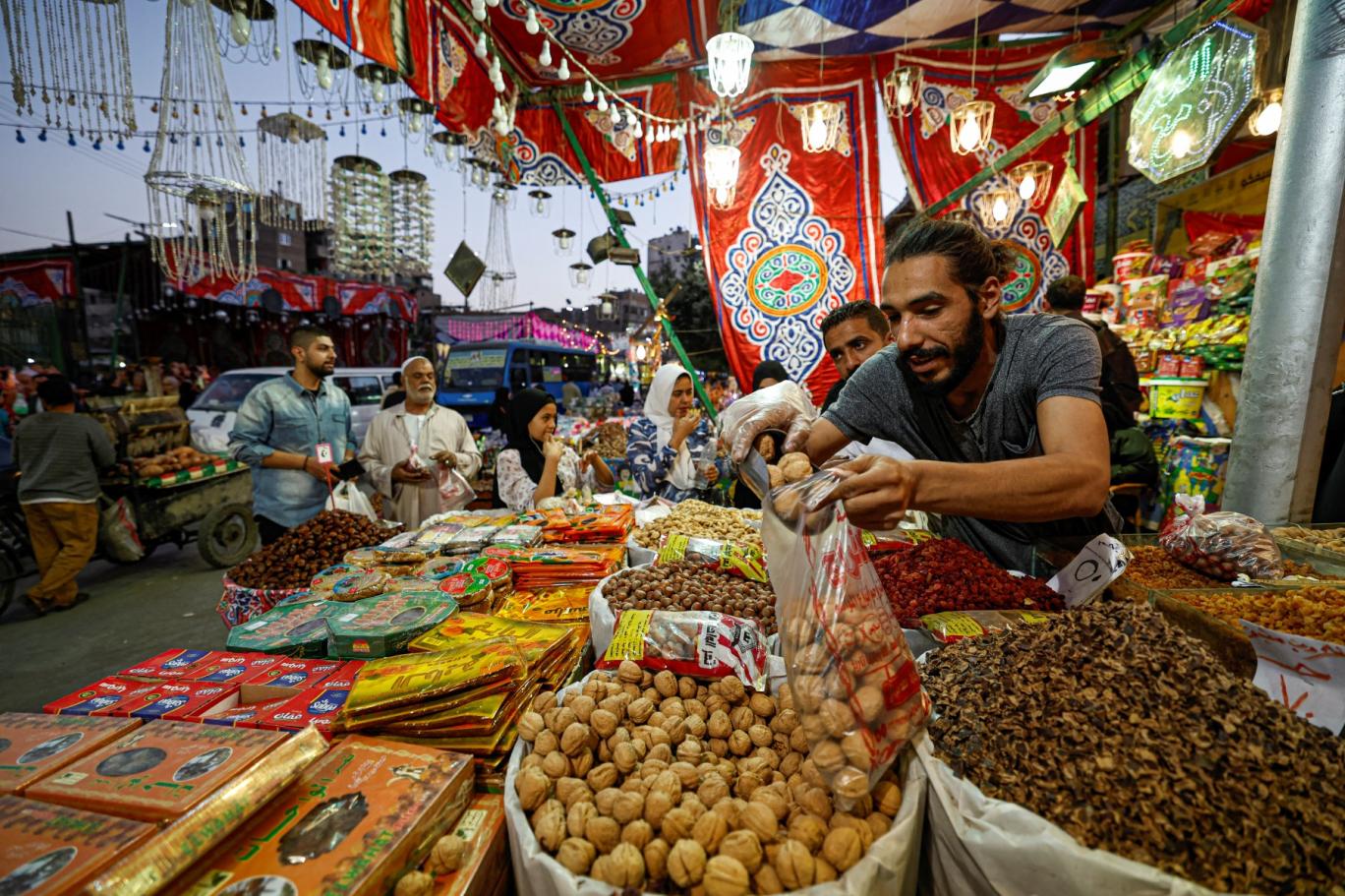 التضخم يعيد هندسة موائد الصائمين في مصر