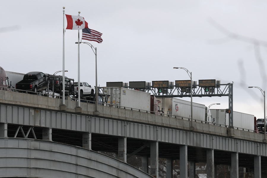 AFP__20250205__2197651386__v4__HighRes__CanadaReceivesTariffReprieveFor30DaysFromTru.jpg