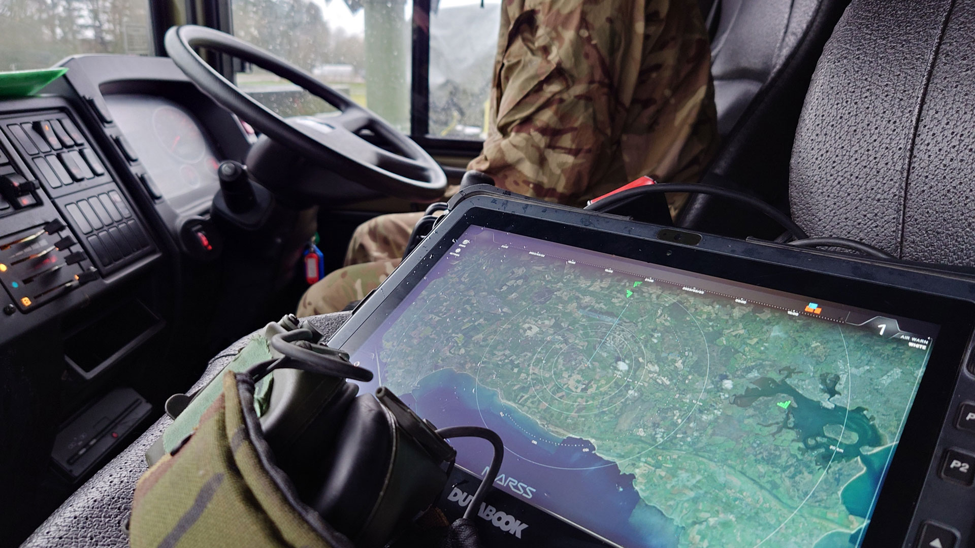 معرض الدفاع 2.jpg