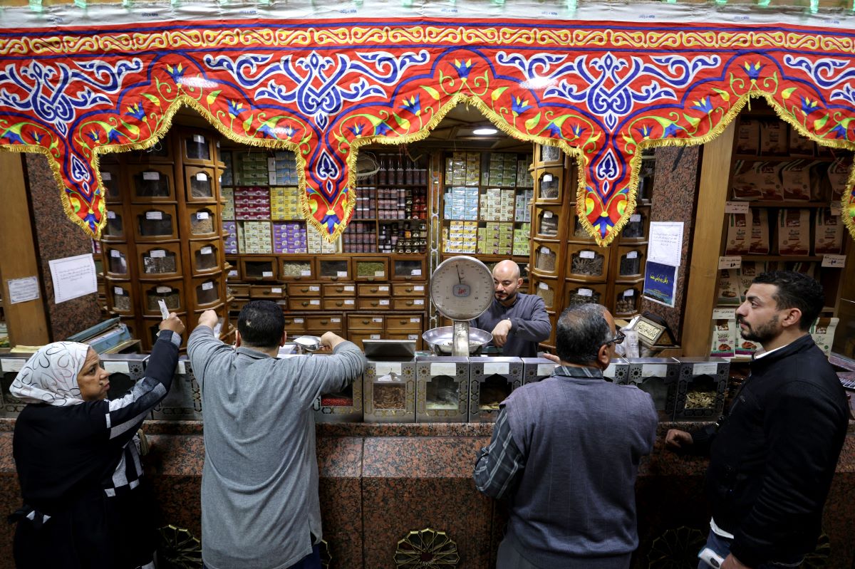 2025-03-17T170832Z_372270676_RC2VBDABZMZN_RTRMADP_3_RELIGION-RAMADAN-EGYPT-HERBS.JPG