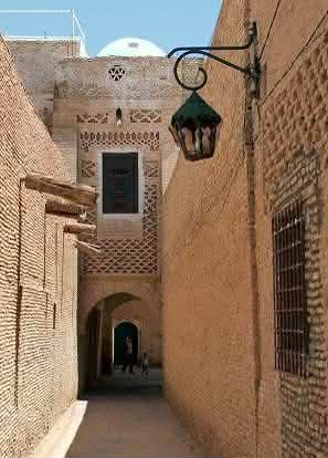 بنايات تونس الأليفة تقهرها أشجار الأسمنت 