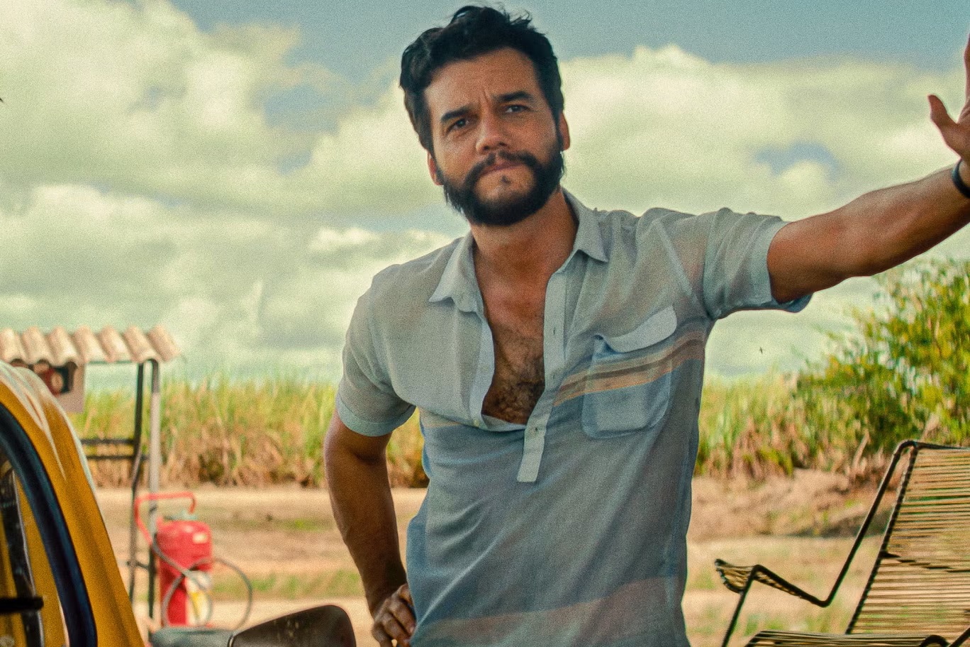 مورا هو الحصان الأسود في سباق جائزة أفضل ممثل لهذا العام عن دوره كشخص هارب في فيلم "العميل السري" (موبي)