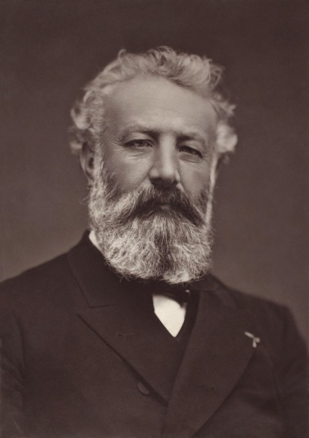 Jules_Verne_by_Étienne_Carjat1.jpg