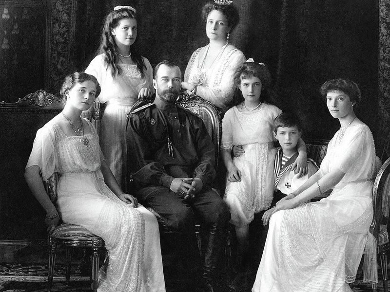 1018px-russian_imperial_family_1911.jpg