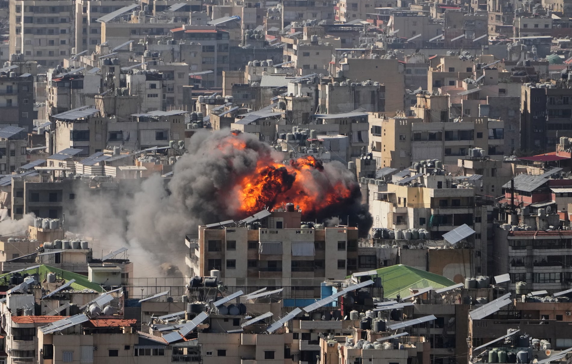 عن حزب الله والحرب مع إسرائيل وإنقاذ لبنان