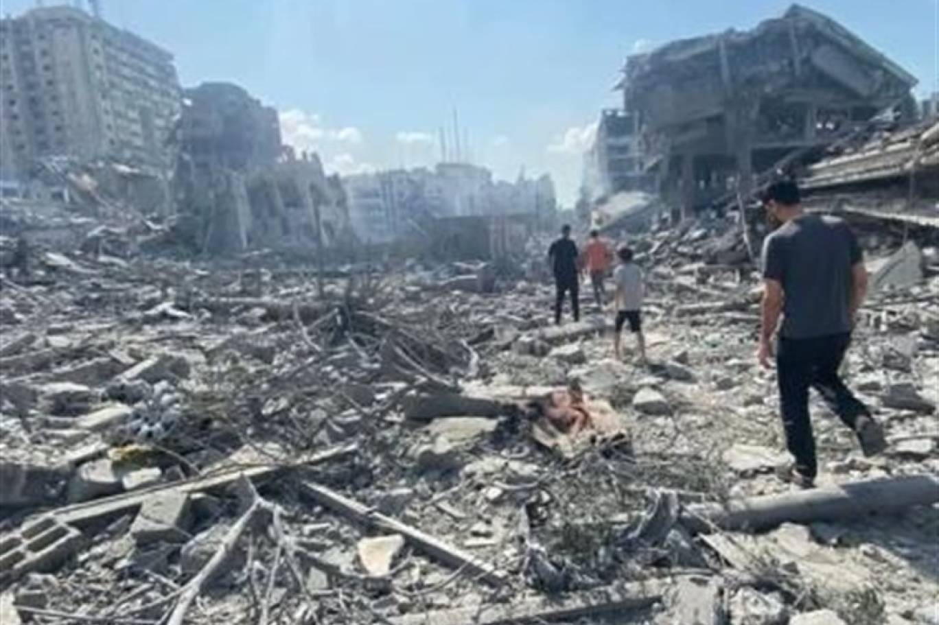 آثار قصف جوية في شرق العاصمة الإيرانية طهران (وكالة تسنيم الإيرانية للأنباء)