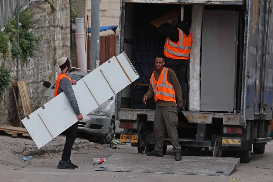 مئات الفلسطينيين مهددون بالطرد من أرض اشتروها من يهود اليمن
