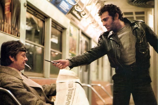 تشارلز برونسون وجون هيرزفيلد في فيلم "رغبة في الموت" (1974) (باراماونت/كوبال/شترستوك)