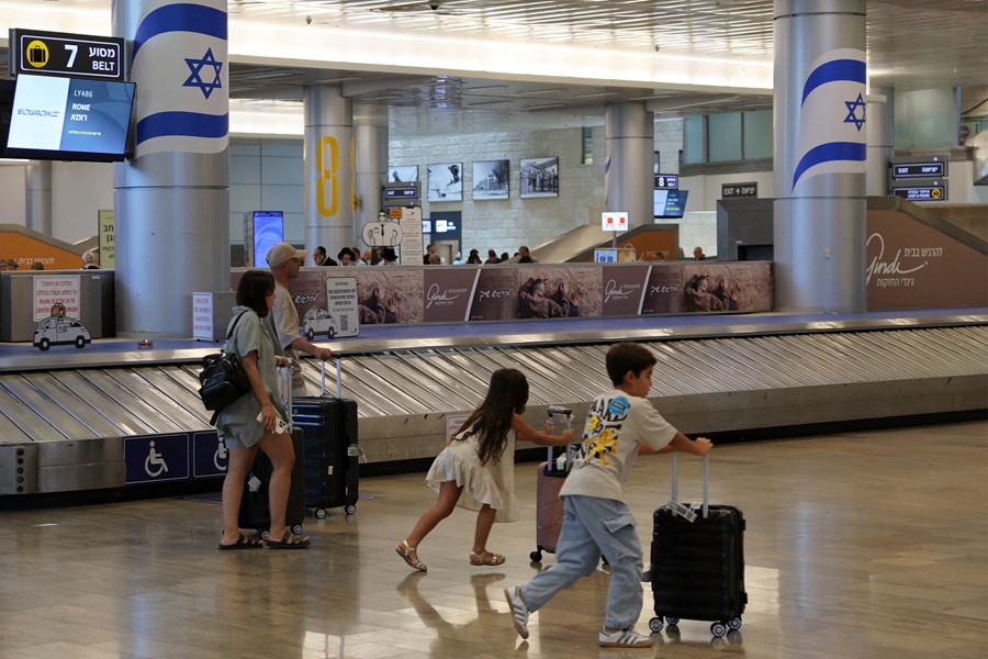 AFP__20250625__63PR623__v1__HighRes__IsraelIranUsConflictCeasefireTransportAviation.jpg