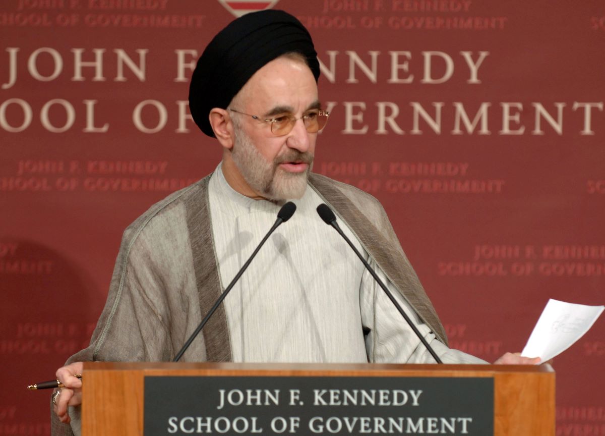 2006-09-10T120000Z_539609992_GM1DTLXFILAA_RTRMADP_3_USA-IRAN-KHATAMI.JPG