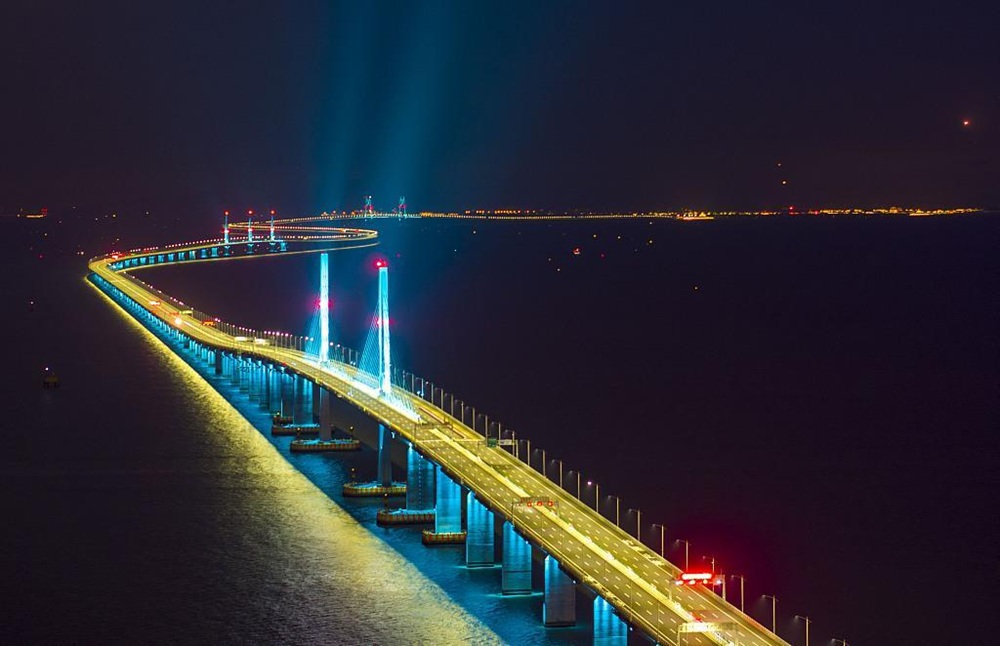 5-صورة ليلية لجسر هونغ كونغ –تشوهاي-ماكاو- وسائل تواصل.jpg
