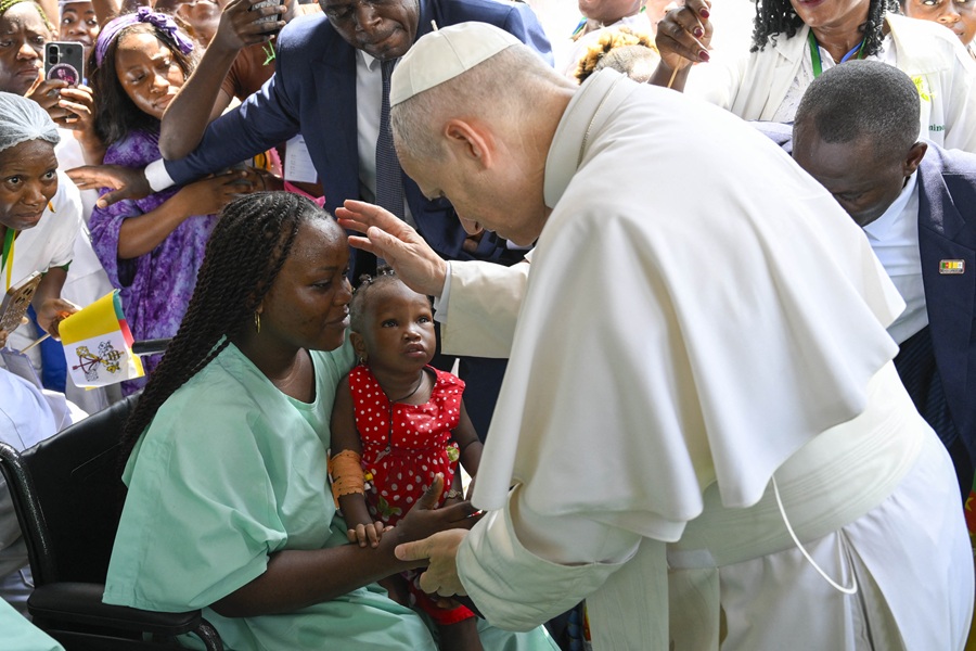 AFP__20260417__A8834NQ__v1__HighRes__CameroonVaticanReligionPope - Copy.jpg