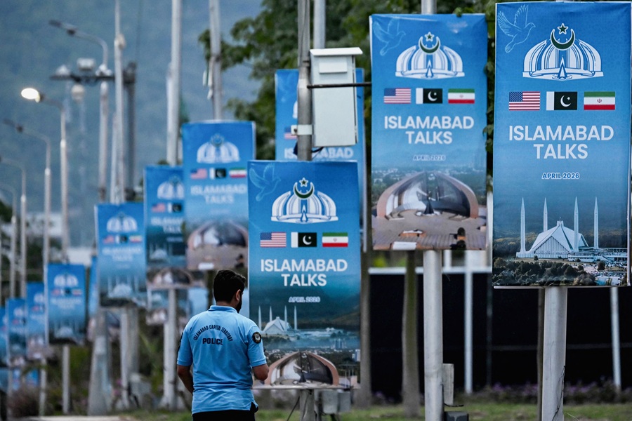 AFP__20260418__A8A72ZW__v1__HighRes__PakistanWarIranUsIsraelDiplomacyTalks.jpg