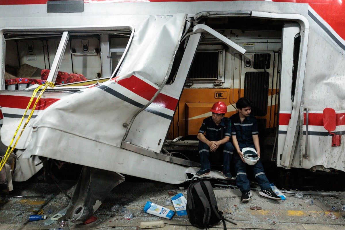 AFP__20260428__A96L8VU__v1__MidRes__IndonesiaRailAccident.jpg