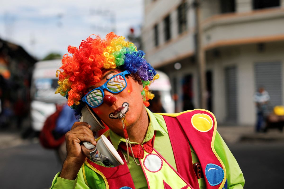 2024-12-05T001334Z_77067999_RC2KIBAX69Y0_RTRMADP_3_EL-SALVADOR-CLOWN-DAY.JPG