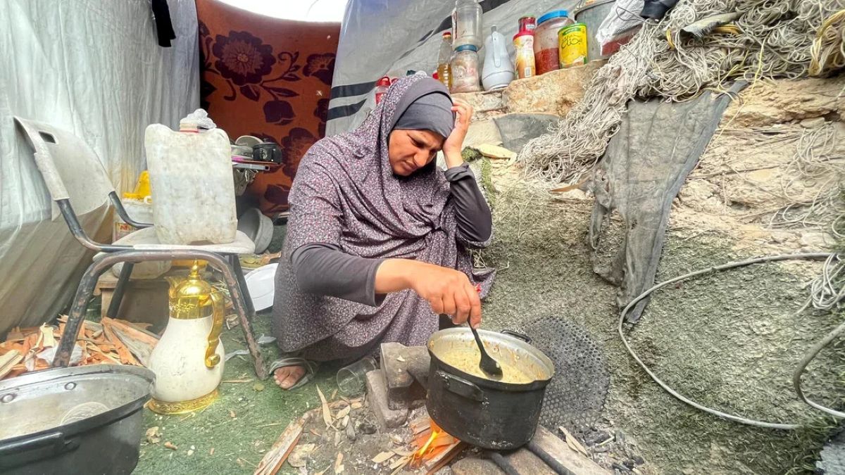 A woman prepares soap in Gaza.jpg
