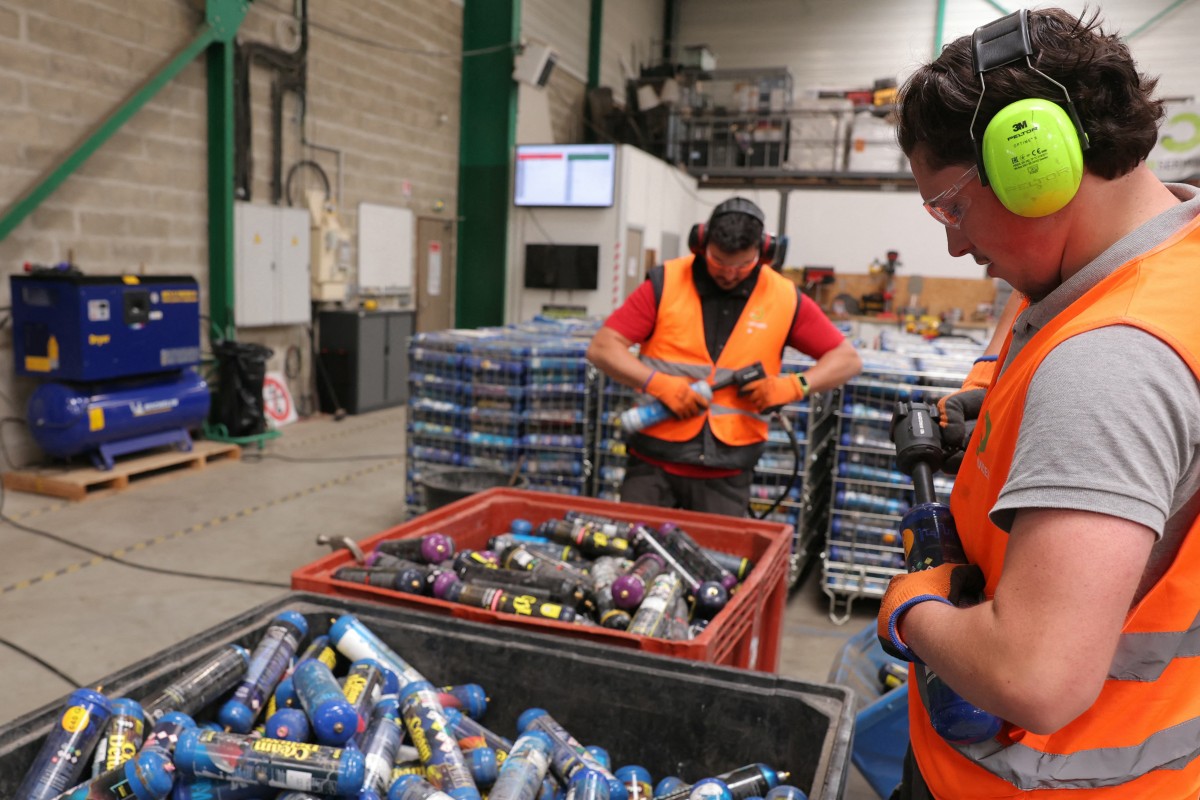 AFP__20260507__B2732GX__v1__MidRes__FranceEconomyEnvironmentWasteIndustryAddiction.jpg