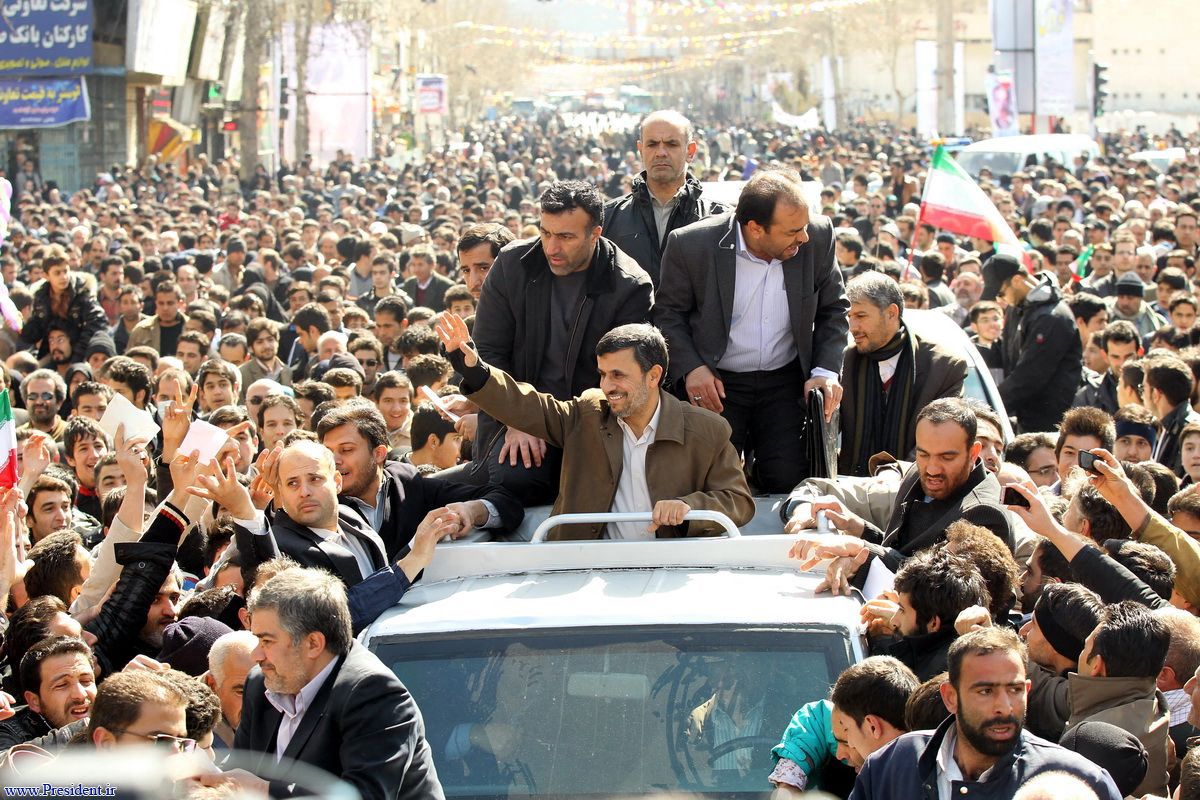 بين محبيه (أ  ف ب).jpg