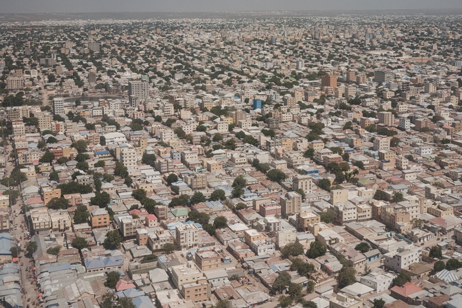 مشاهير الصومال في ميدان السياسة... فجوة دبلوماسية أم ترويج؟