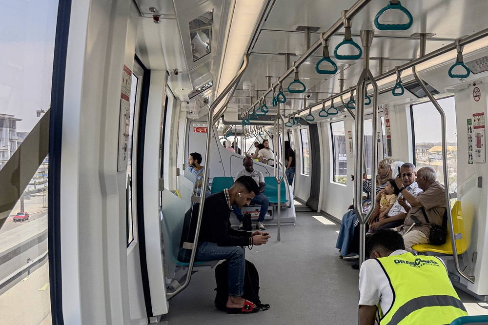Monorail train cairo afp 2.jpg