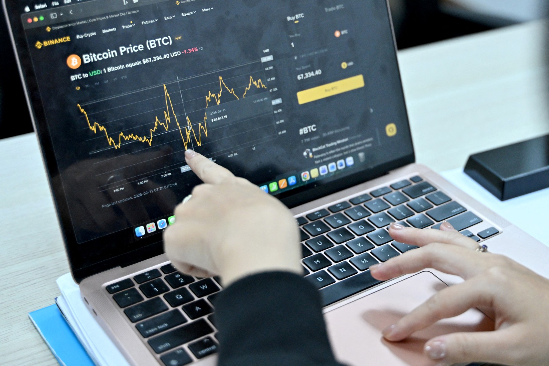 AFP__20260215__976Z49E__v1__MidRes__VietnamEconomyCrypto.jpg